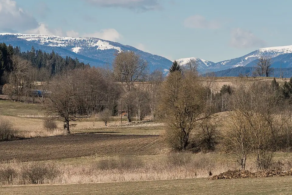 Stimmungsvolle Reiseansicht aus Kärnten für Busreise Kärnten im Winter – Reisecheck