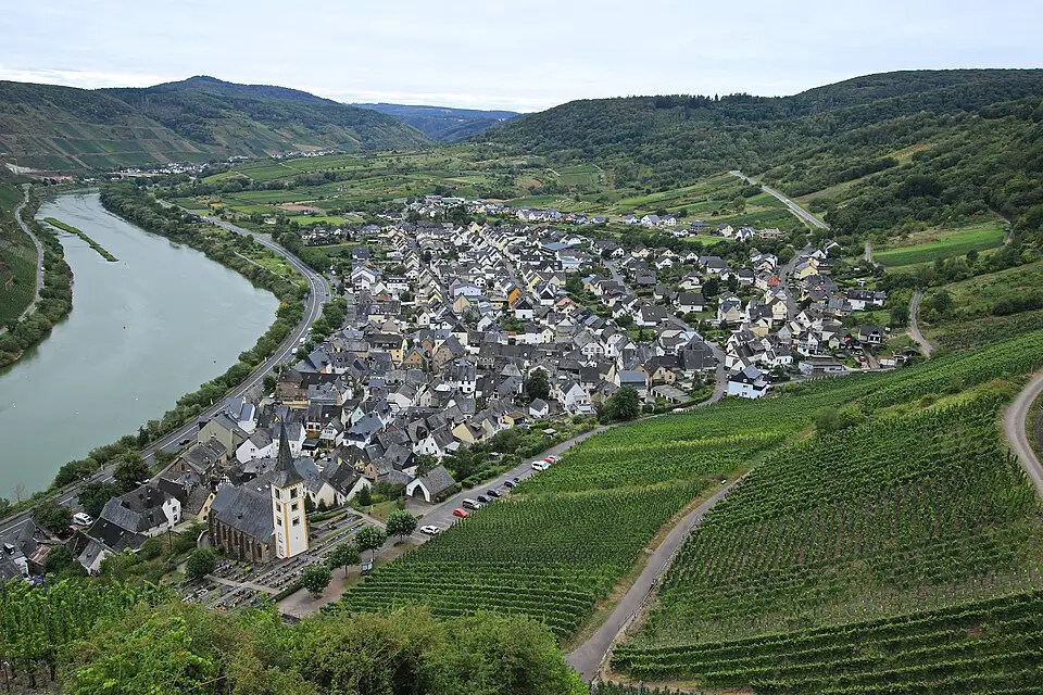 Authentischer Reisemoment in Mosel – passend zu Busreise Mosel Angebote vergleichen – Tipps zur Auswahl