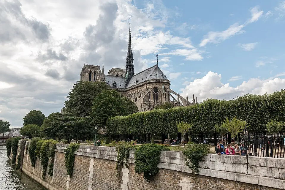 Authentischer Reisemoment in Paris – passend zu Busreise Paris 5 Tage – Route & Leistungen