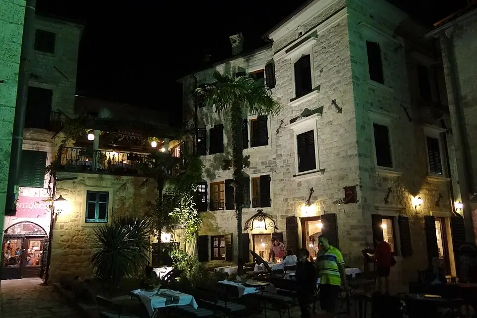 Authentischer Reisemoment in Montenegro – passend zu Busreise Montenegro mit viel Freizeit – Route & Leistungen