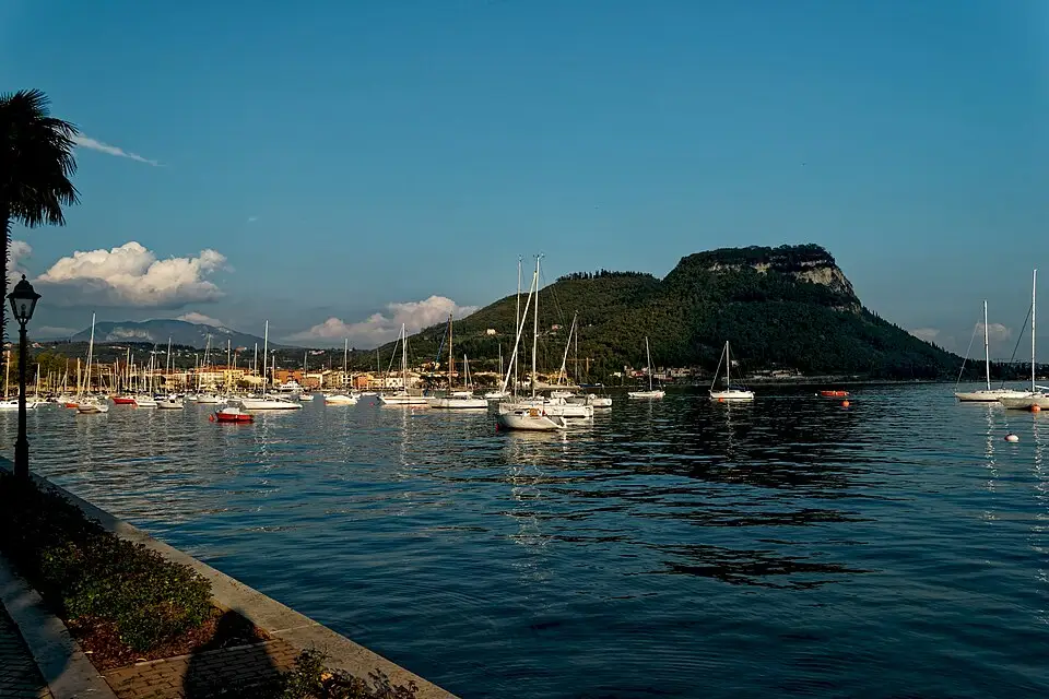 Authentischer Reisemoment in Gardasee – passend zu Busreise Gardasee ab NRW – Dauer & Komfort