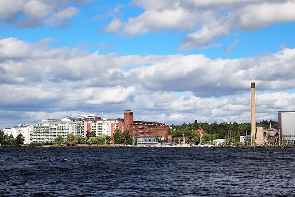 Authentischer Reisemoment in Finnland – passend zu Busreise Finnland im Frühling – Reiseguide
