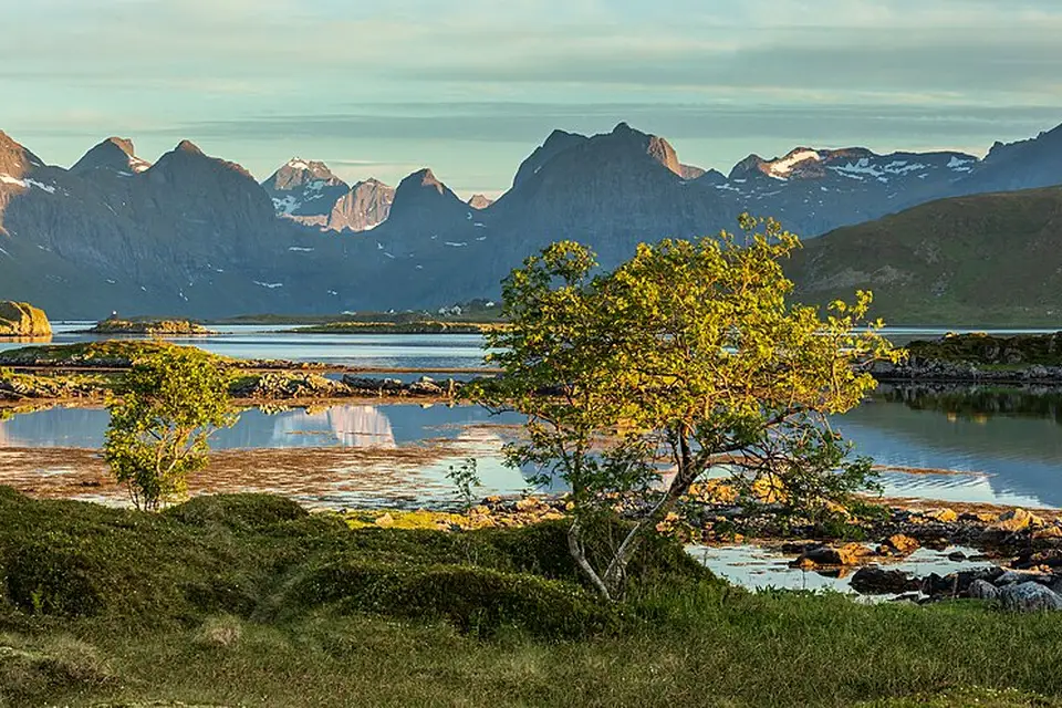 Authentischer Reisemoment in Norwegische Fjorde – passend zu Busreise Norwegische Fjorde mit Schifffahrt – Route & Leistungen