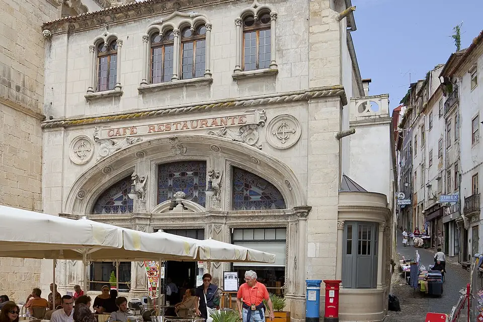 Stimmungsvolle Reiseansicht aus Portugal Rundreise für Busreise Portugal im Sommer – ehrlich eingeordnet