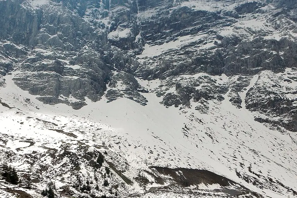Stimmungsvolle Reiseansicht aus Berner Oberland für Genussreise Berner Oberland mit dem Bus – Route & Leistungen