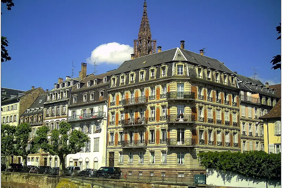 Stimmungsvolle Reiseansicht aus Elsass für Erlebnisreise Elsass mit dem Bus – Dauer & Komfort