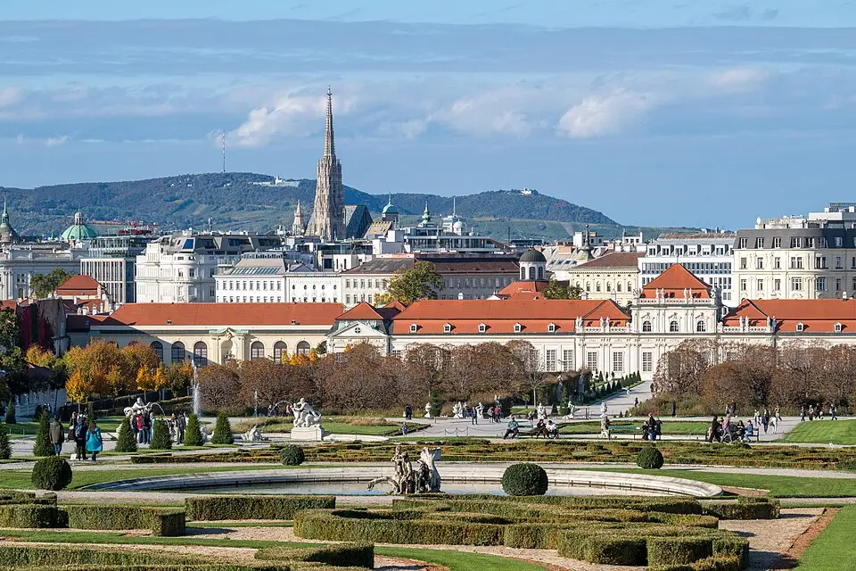 Authentischer Reisemoment in Wien – passend zu Busreise Wien für Senioren – Dauer & Komfort