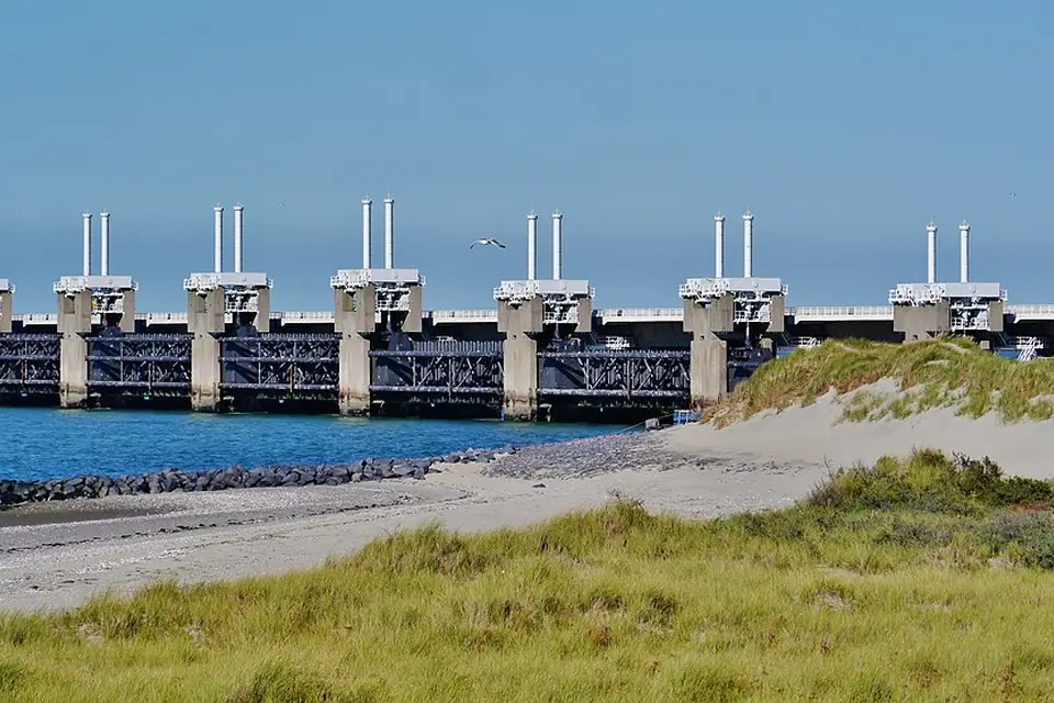 Stimmungsvolle Reiseansicht aus Zeeland für Busreise Zeeland ab Hamburg – Dauer & Komfort