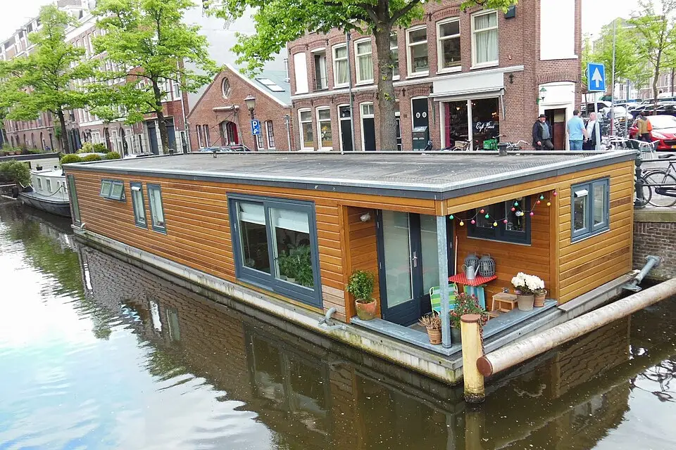 Authentischer Reisemoment in Amsterdam – passend zu Busreise Amsterdam für Senioren – Reisecheck