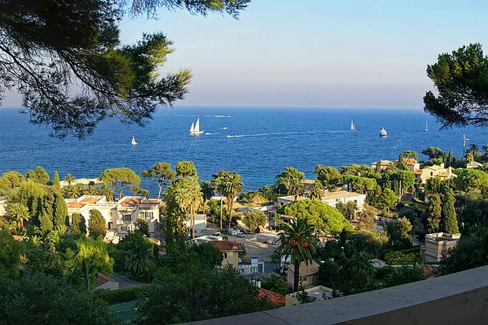 Authentischer Reisemoment in Côte d’Azur – passend zu Busreise Côte d’Azur ab NRW – Dauer & Komfort