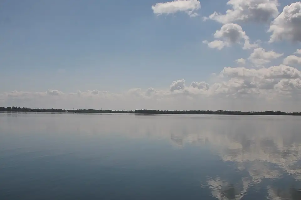 Stimmungsvolle Reiseansicht aus Mecklenburgischen Seenplatte für Busreise Mecklenburgische Seenplatte ab Stuttgart – Reisecheck