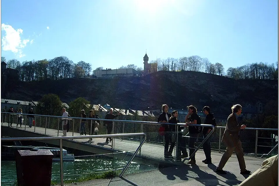 Authentischer Reisemoment in Salzburg – passend zu Genussreise Salzburg mit dem Bus – Tipps zur Auswahl