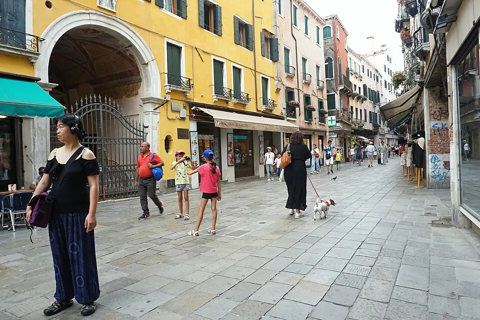 Stimmungsvolle Reiseansicht aus Venedig für Busreise Venedig mit Panoramabahn – Route & Leistungen