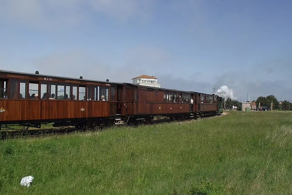 Stimmungsvolle Reiseansicht aus Zeeland für Wellnessreise Zeeland mit dem Bus – Dauer & Komfort