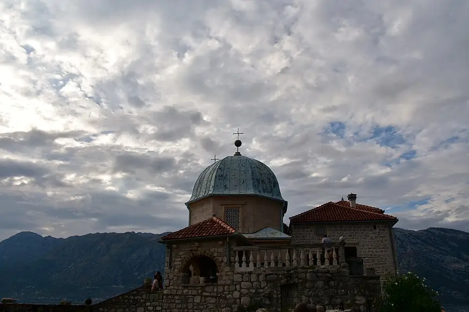 Landschaft und Sehenswürdigkeiten in Montenegro für Busreise Montenegro für Senioren mit Haustürabholung – Reiseguide