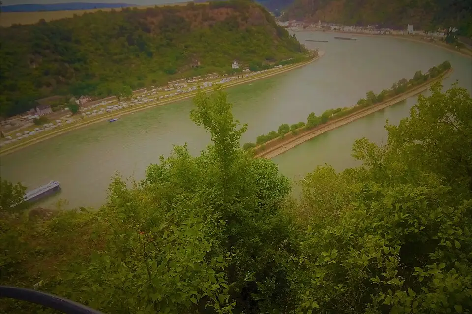 Stimmungsvolle Reiseansicht aus Rhein für Busreise Romantischer Rhein ab Stuttgart – Dauer & Komfort