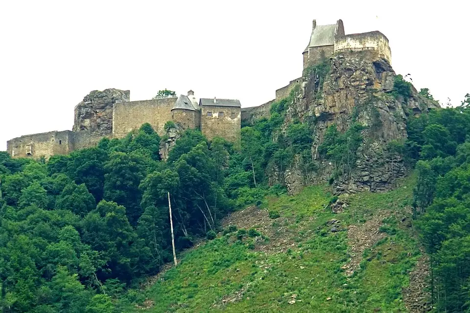 Landschaft und Sehenswürdigkeiten in Wachau für Busreise Wachau mit Panoramabahn – Reisecheck