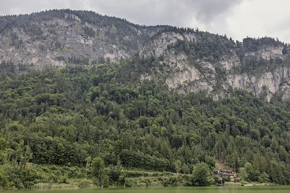 Authentischer Reisemoment in Tirol – passend zu Busreise Tirol für Paare – Route & Leistungen