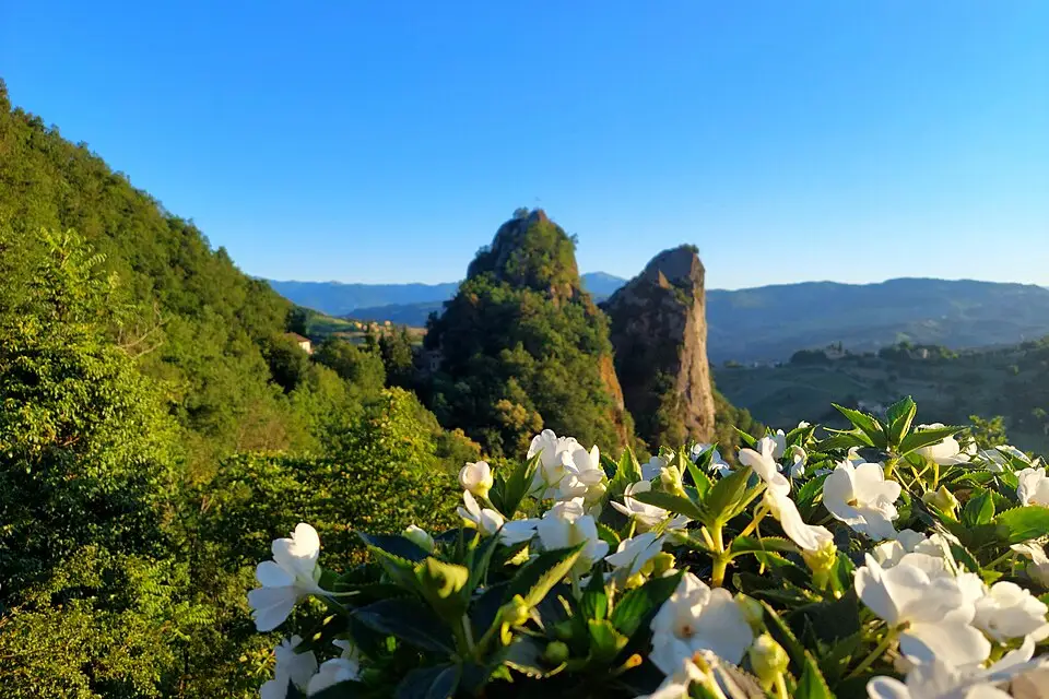 Stimmungsvolle Reiseansicht aus Emilia Romagna für Busreise Emilia-Romagna im Sommer – Reiseguide