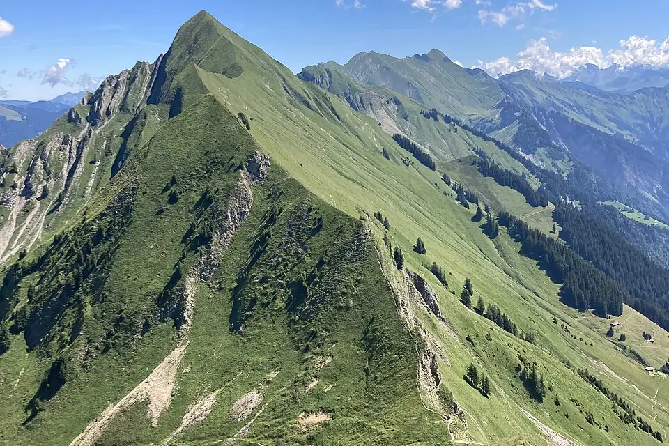 Stimmungsvolle Reiseansicht aus Berner Oberland für Busreise Berner Oberland – Reisecheck