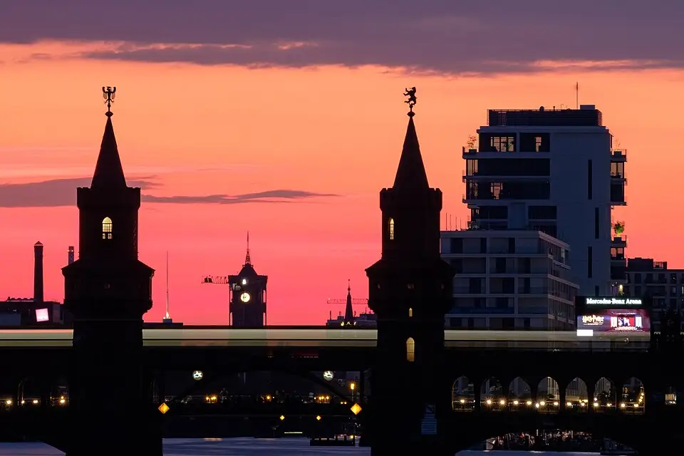 Authentischer Reisemoment in Berlin – passend zu Busreise Berlin mit Halbpension – Tipps zur Auswahl