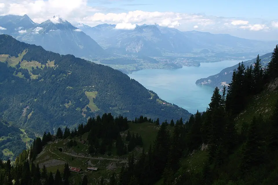 Stimmungsvolle Reiseansicht aus Berner Oberland für Kurzreise Berner Oberland mit dem Bus – Route & Leistungen