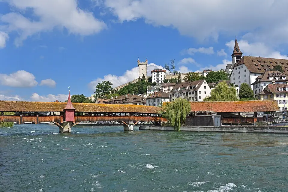 Stimmungsvolle Reiseansicht aus Vierwaldstättersee für Busreise Vierwaldstättersee übers Wochenende – Dauer & Komfort