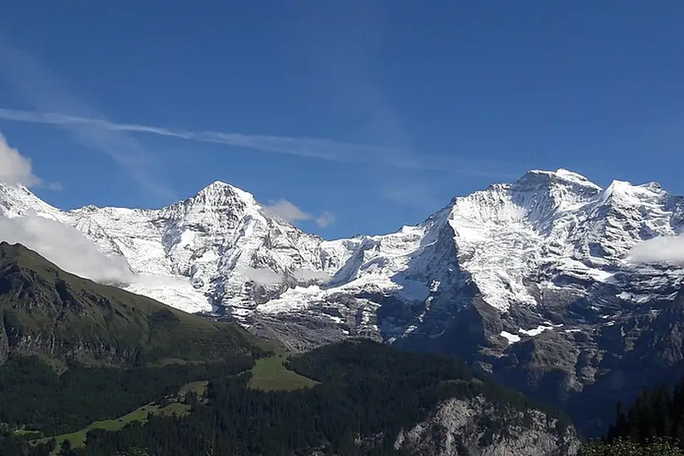Stimmungsvolle Reiseansicht aus Berner Oberland für Busreise Berner Oberland in kleiner Gruppe – Tipps zur Auswahl