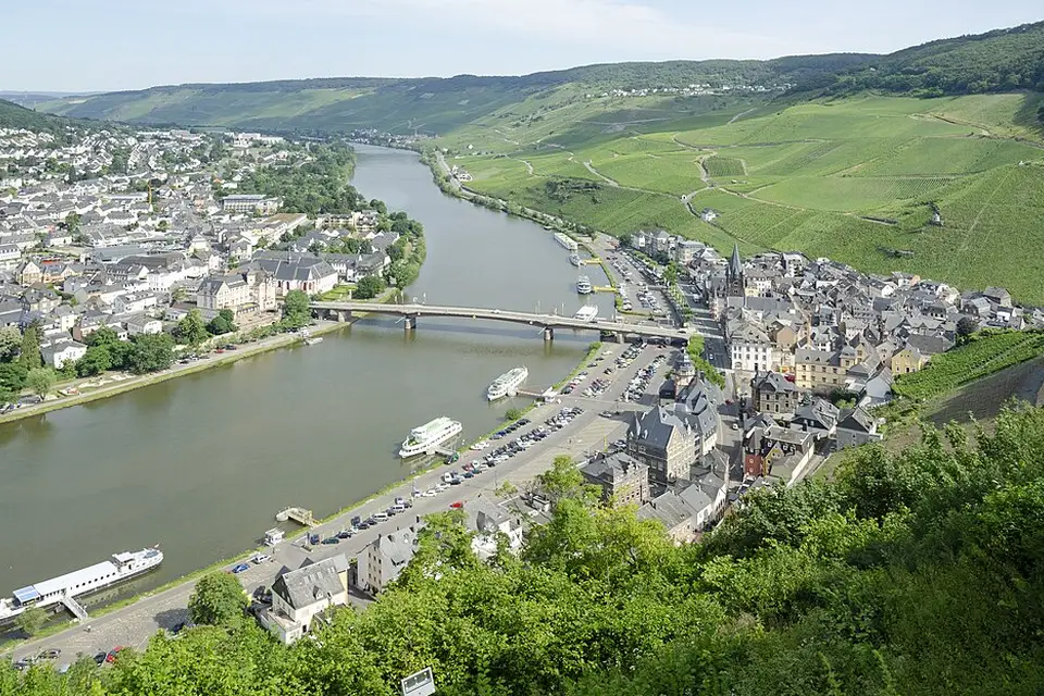 Authentischer Reisemoment in Mosel – passend zu Busreise Mosel mit Panoramabahn – Reiseguide