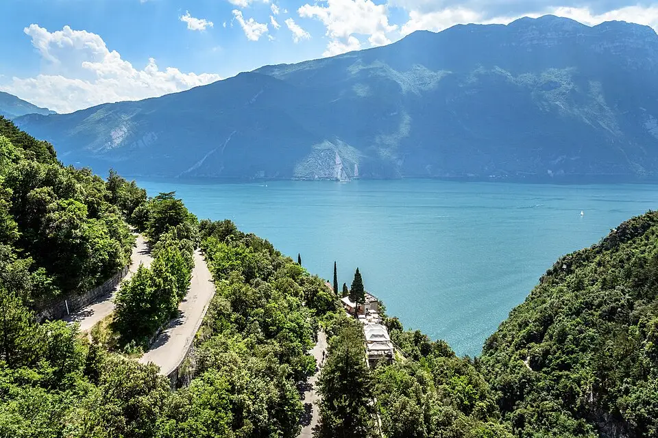 Landschaft und Sehenswürdigkeiten in Gardasee für Busreise Gardasee ohne Nachtfahrt – Reiseguide