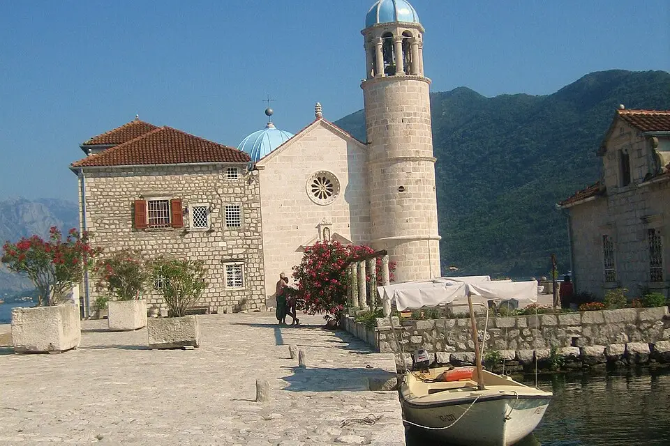 Stimmungsvolle Reiseansicht aus Montenegro für Busreise Montenegro für Senioren – Reiseguide