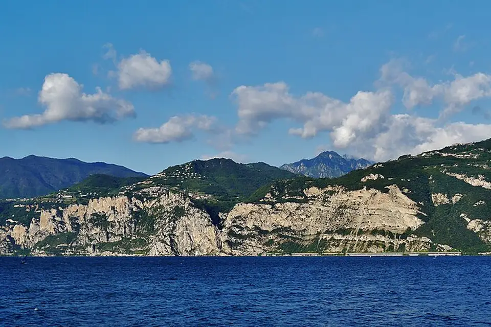 Authentischer Reisemoment in Gardasee – passend zu Busreise Gardasee im Sommer – Tipps zur Auswahl