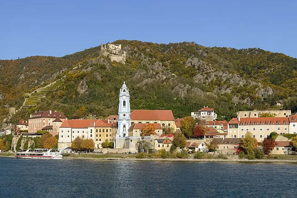 Stimmungsvolle Reiseansicht aus Wachau für Erlebnisreise Wachau mit dem Bus – ehrlich eingeordnet
