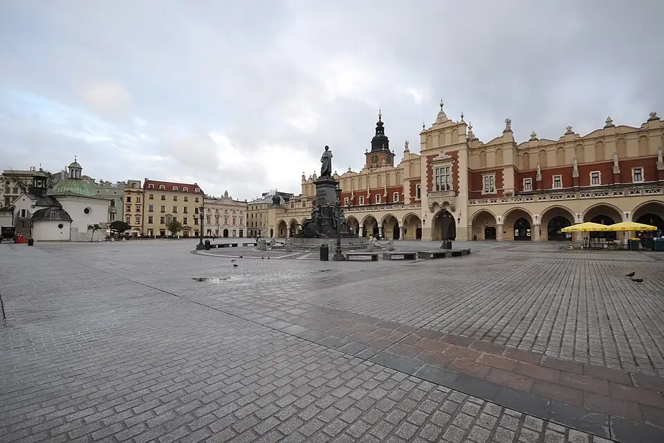 Landschaft und Sehenswürdigkeiten in Krakau für Busreise Krakau mit Panoramabahn – ehrlich eingeordnet