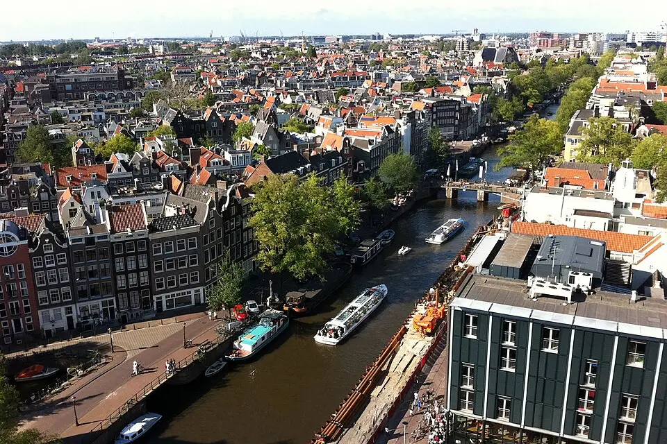 Authentischer Reisemoment in Amsterdam – passend zu Rundreise Amsterdam mit dem Bus – Reisecheck