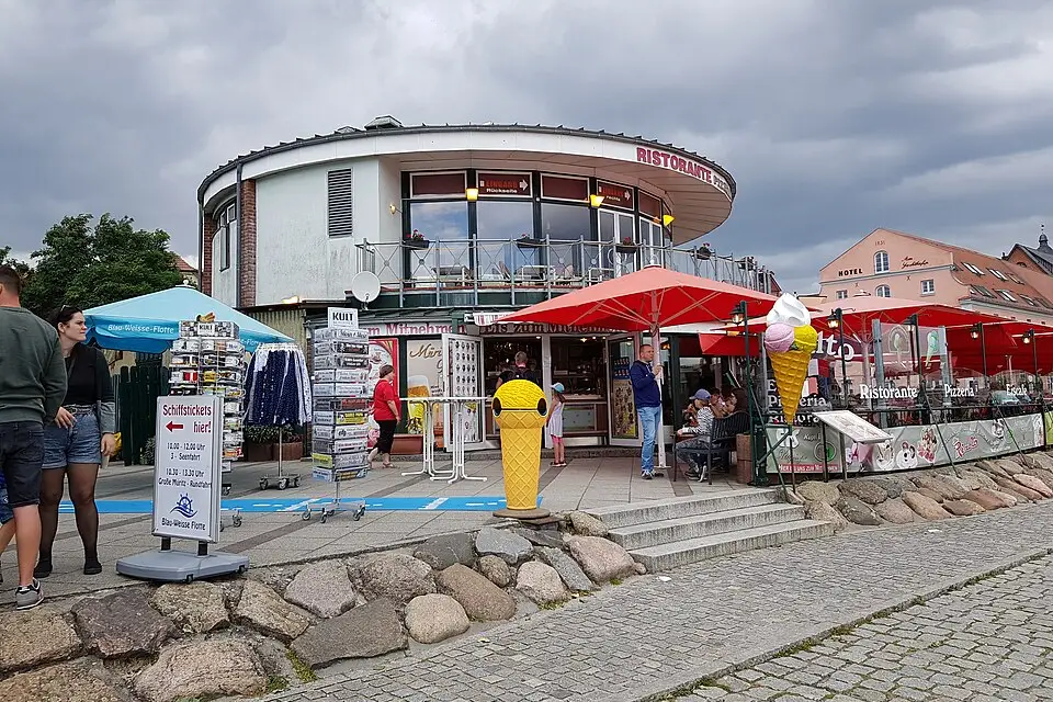 Authentischer Reisemoment in Mecklenburgischen Seenplatte – passend zu Busreise Mecklenburgische Seenplatte im Winter – Reiseguide