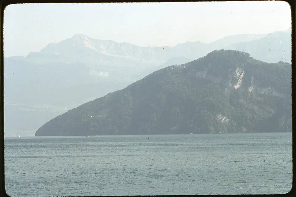 Stimmungsvolle Reiseansicht aus Vierwaldstättersee für Busreise Vierwaldstättersee 5 Tage – Route & Leistungen