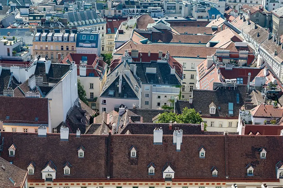 Stimmungsvolle Reiseansicht aus Wien für Busreise Wien im Herbst – Dauer & Komfort