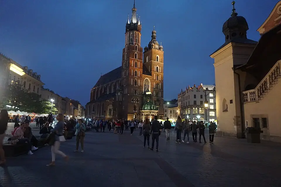 Stimmungsvolle Reiseansicht aus Krakau für Busreise Krakau im Frühling – Reisecheck