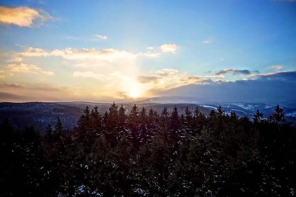 Stimmungsvolle Reiseansicht aus Harz für Kulturreise Harz mit dem Bus – Reiseguide