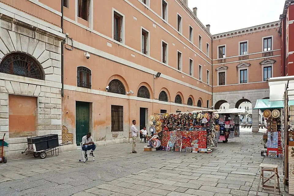 Landschaft und Sehenswürdigkeiten in Venedig für Busreise Venedig mit Panoramabahn – Route & Leistungen