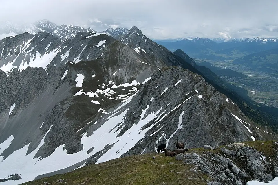 Stimmungsvolle Reiseansicht aus Tirol für Kurzreise Tirol mit dem Bus – Route & Leistungen