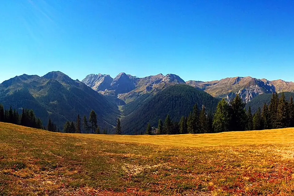 Authentischer Reisemoment in Tirol – passend zu Busreise Tirol mit viel Freizeit – Route & Leistungen