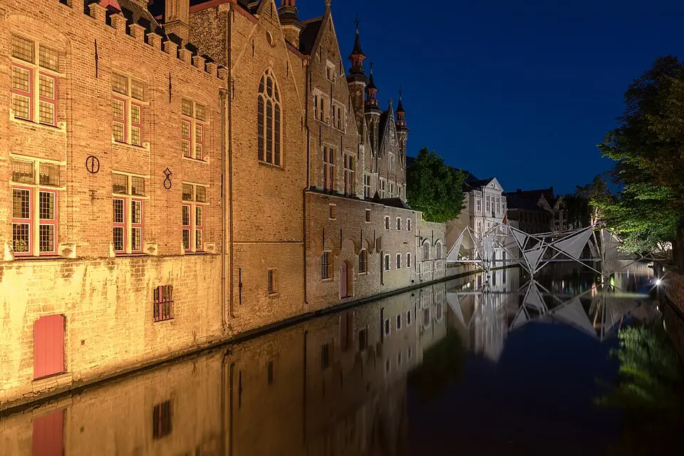 Stimmungsvolle Reiseansicht aus Flandern für Erlebnisreise Flandern mit dem Bus – Reiseguide