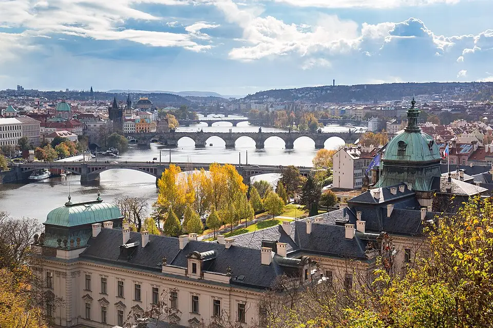 Landschaft und Sehenswürdigkeiten in Prag für Wellnessreise Prag mit dem Bus – Route & Leistungen