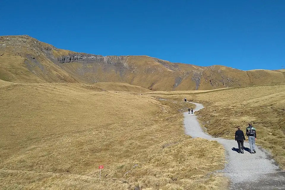 Stimmungsvolle Reiseansicht aus Berner Oberland für Busreise Berner Oberland ab Stuttgart – Reisecheck