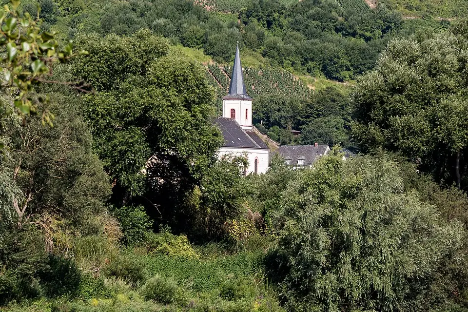 Authentischer Reisemoment in Mosel – passend zu Panoramareise Mosel mit dem Bus – Dauer & Komfort