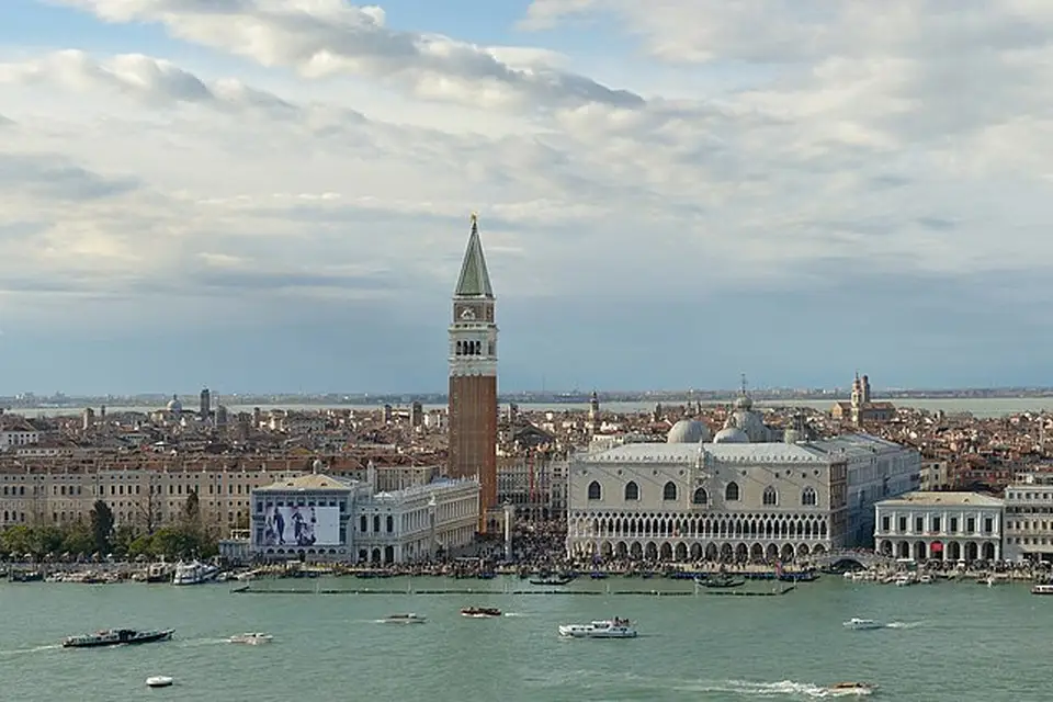 Authentischer Reisemoment in Venedig – passend zu Busreise Venedig ab NRW – Dauer & Komfort