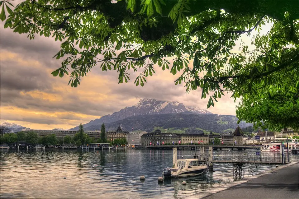 Authentischer Reisemoment in Vierwaldstättersee – passend zu Busreise Vierwaldstättersee im Frühling – ehrlich eingeordnet