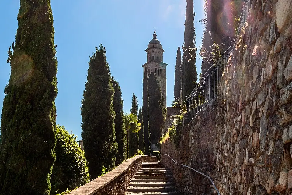 Stimmungsvolle Reiseansicht aus Tessin für Busreise Tessin Angebote vergleichen – Reiseguide